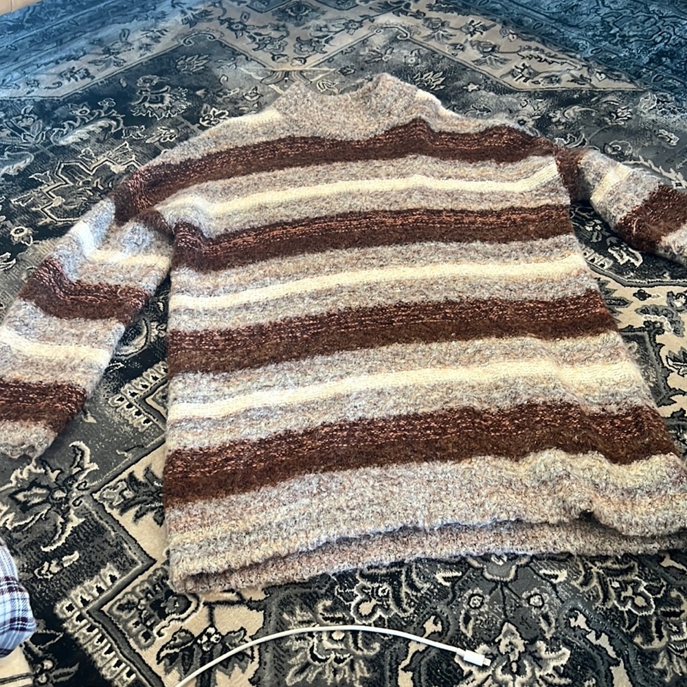 Universal threads sweater